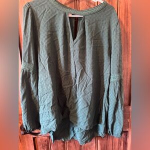 Maurices Green Cotton And Lace Size Medium Shirt